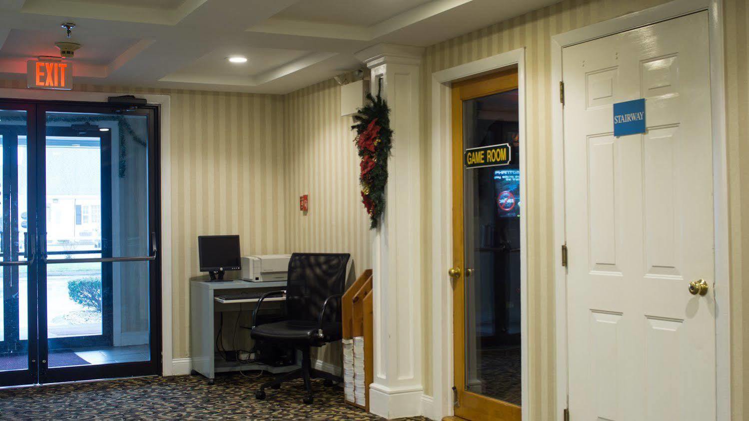 Red Roof Inn & Suites Newport - Middletown, Ri Exterior foto